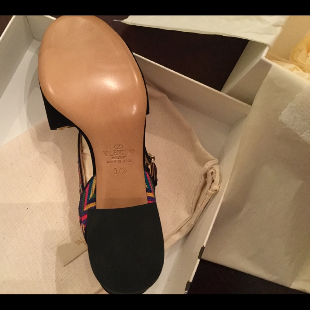 Valentino Garavani Sandals 🎈FLASH SALE🎈 - Picture 6 of 7